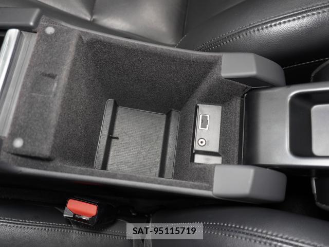 Volvo S60 2017-10 8865726-10
