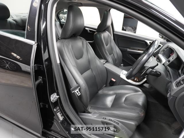 Volvo S60 2017-10 8865726-13
