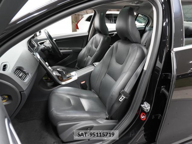Volvo S60 2017-10 8865726-14