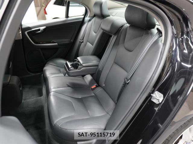 Volvo S60 2017-10 8865726-15
