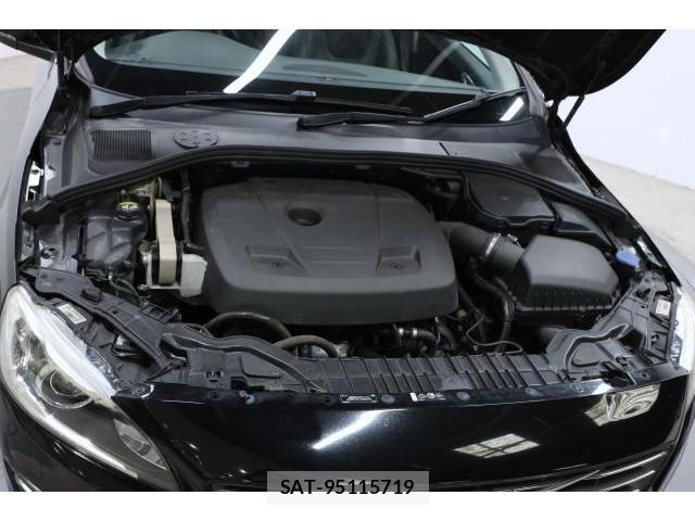 Volvo S60 2017-10 8865726-17
