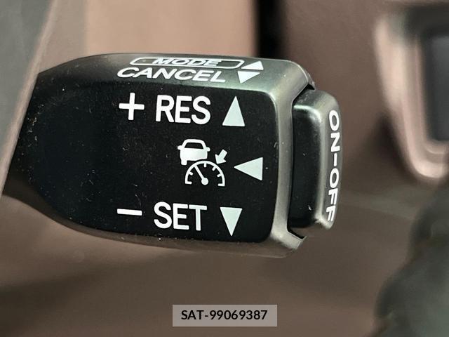Toyota SAI 2011-05 8867188-4