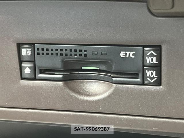 Toyota SAI 2011-05 8867188-6
