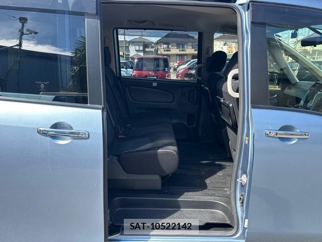 Nissan SERENA 2013-09 8866695-11