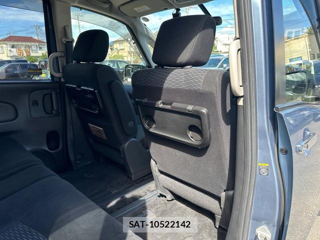 Nissan SERENA 2013-09 8866695-13