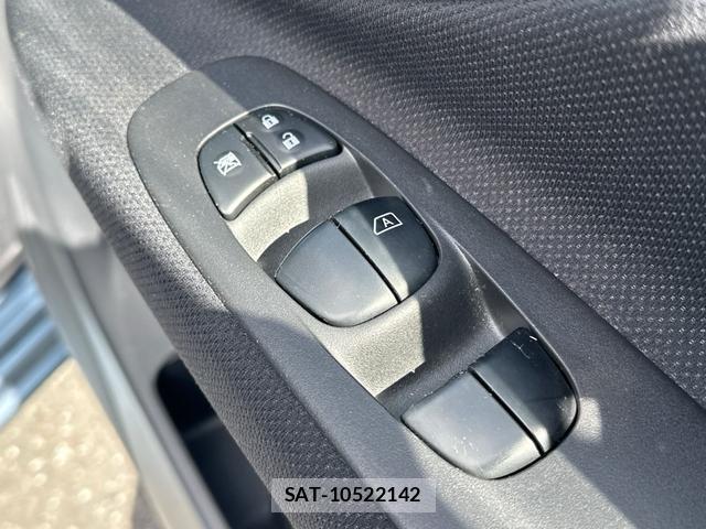 Nissan SERENA 2013-09 8866695-17
