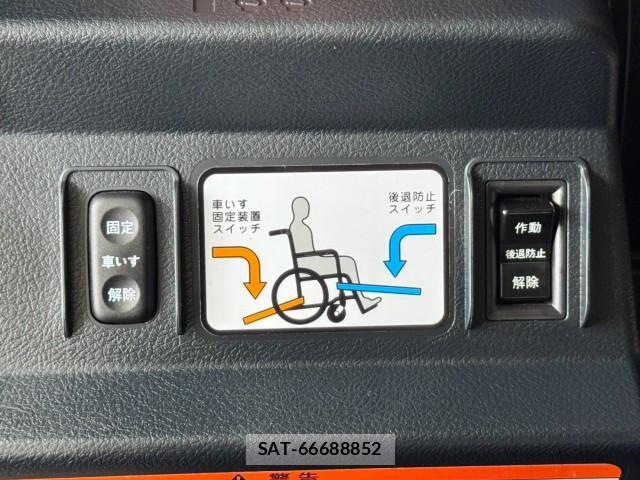 Toyota SIENTA 2020-07 8866521-13