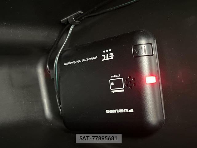 Suzuki SWIFT 2022-03 8866288-4