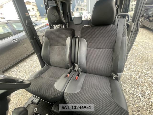 Daihatsu TANTO 2019-10 8865517-19