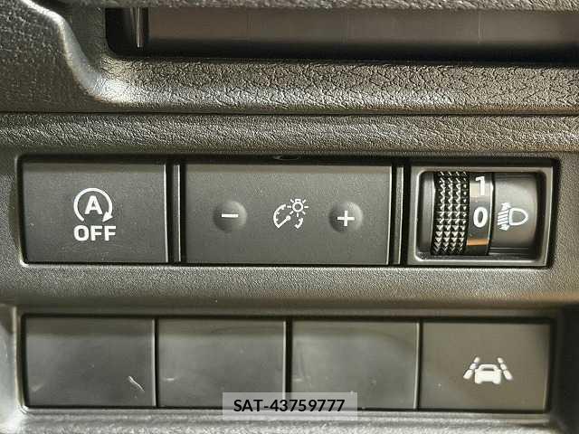 Mitsubishi TRITON 2024-09 8867380-9