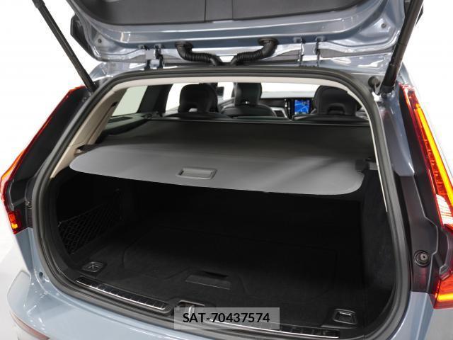 Volvo V60 2022-09 8865725-15