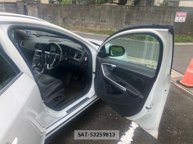 Volvo V60 2015-02 8867135-11