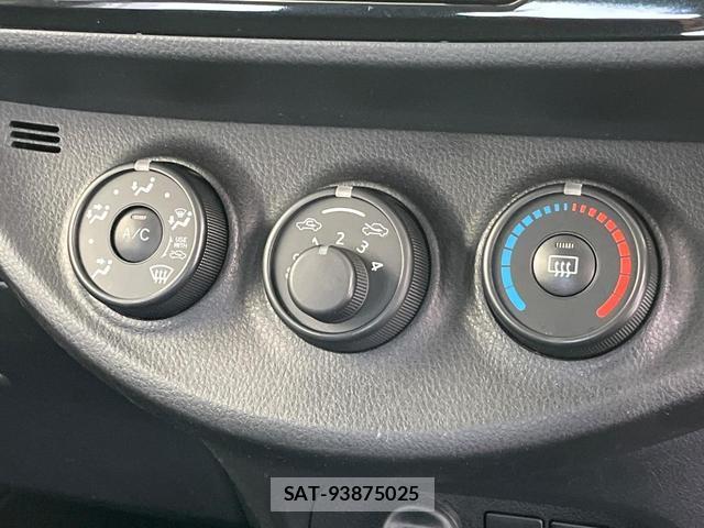 Toyota VITZ 2017-08 8867170-4