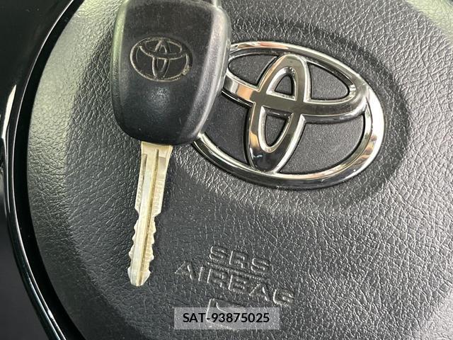 Toyota VITZ 2017-08 8867170-5