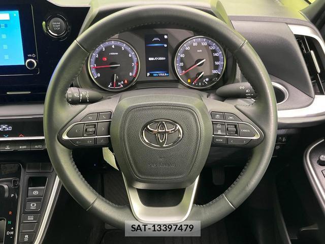 Toyota VOXY 2024-08 8865379-10