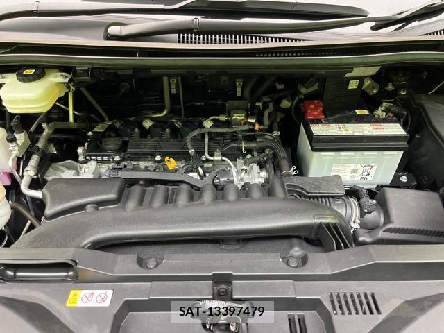 Toyota VOXY 2024-08 8865379-17
