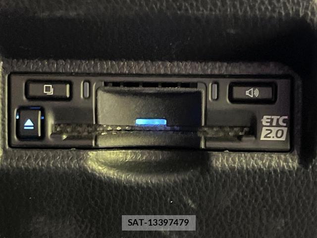Toyota VOXY 2024-08 8865379-5