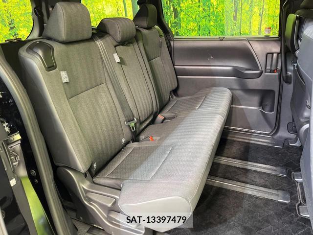 Toyota VOXY 2024-08 8865379-7