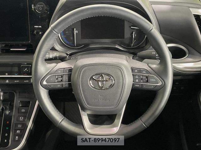 Toyota VOXY 2025-09 8865572-10