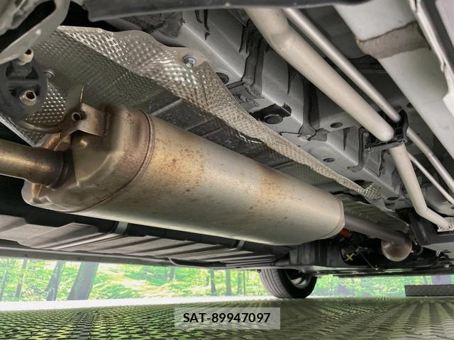 Toyota VOXY 2025-09 8865572-19