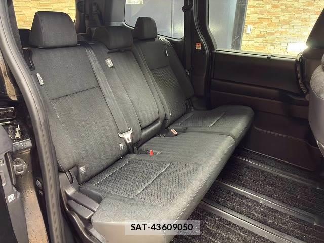 Toyota VOXY 2022-03 8865659-10