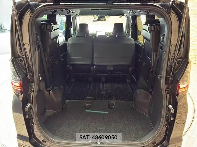 Toyota VOXY 2022-03 8865659-12