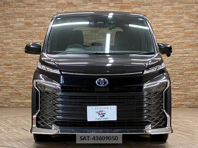 Toyota VOXY 2022-03 8865659-14