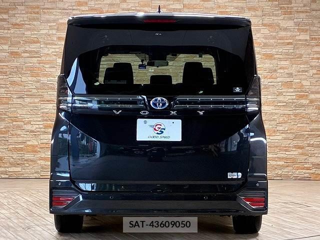 Toyota VOXY 2022-03 8865659-15