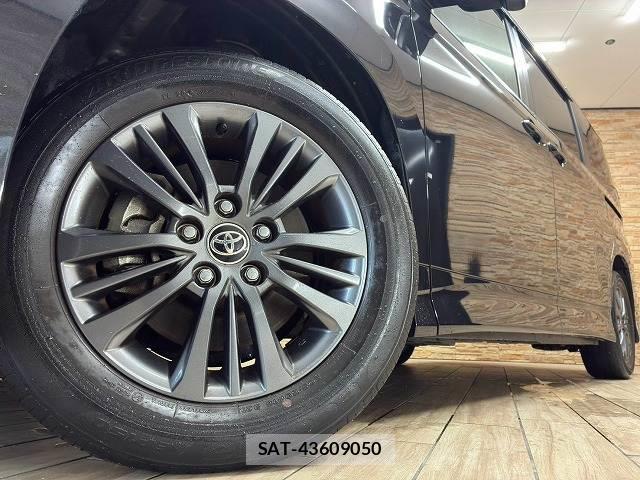 Toyota VOXY 2022-03 8865659-18