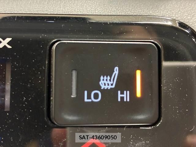 Toyota VOXY 2022-03 8865659-6