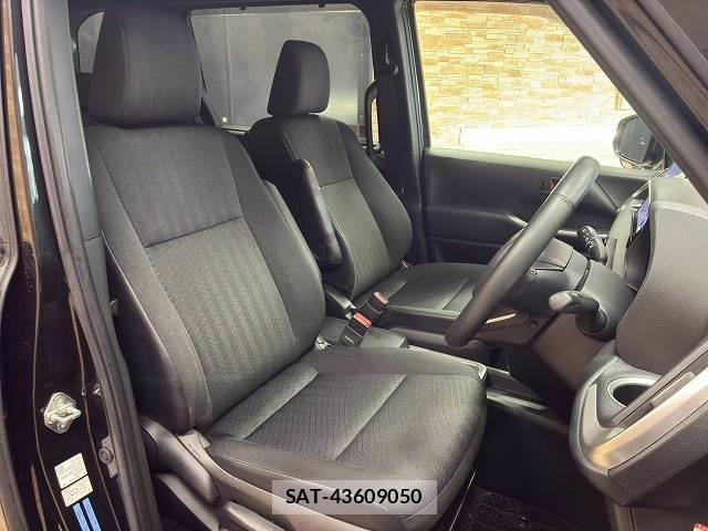 Toyota VOXY 2022-03 8865659-9