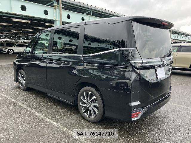 Toyota VOXY 2022-01 8865996-1