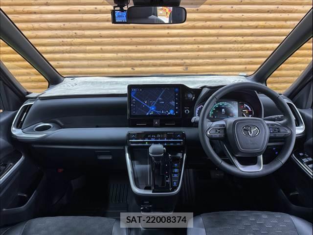 Toyota VOXY 2025-04 8866072-1