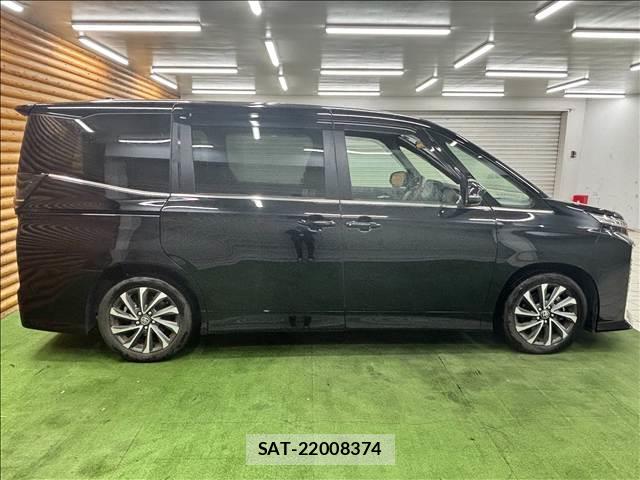Toyota VOXY 2025-04 8866072-17