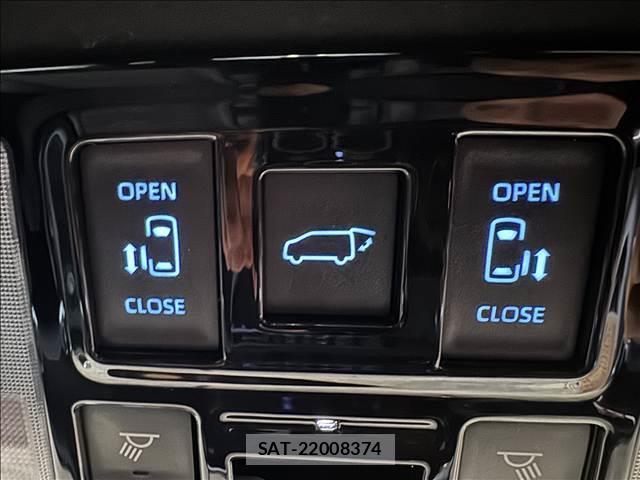 Toyota VOXY 2025-04 8866072-6