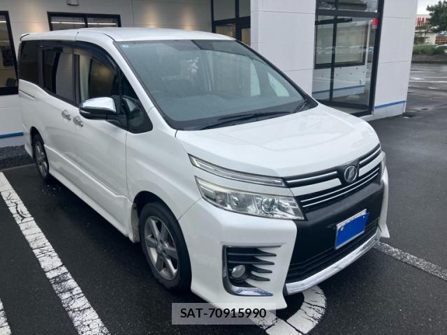 Toyota VOXY 2015-03 8866104-1