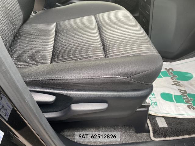 Toyota VOXY 2019-07 8866121-4