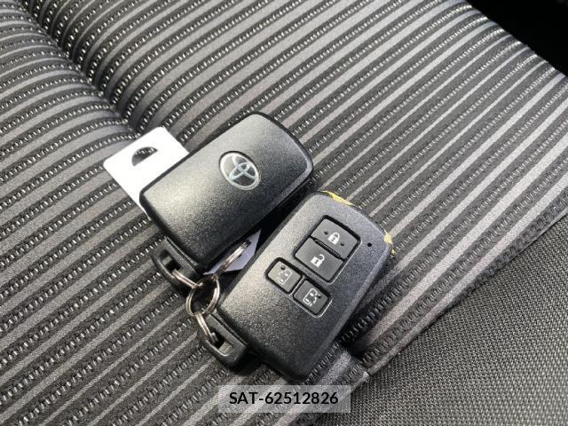 Toyota VOXY 2019-07 8866121-8