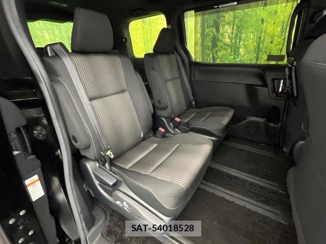 Toyota VOXY 2019-01 8866367-9