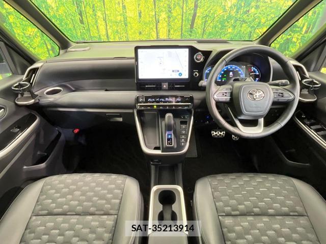 Toyota VOXY 2024-04 8866492-1