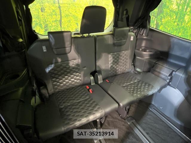 Toyota VOXY 2024-04 8866492-11