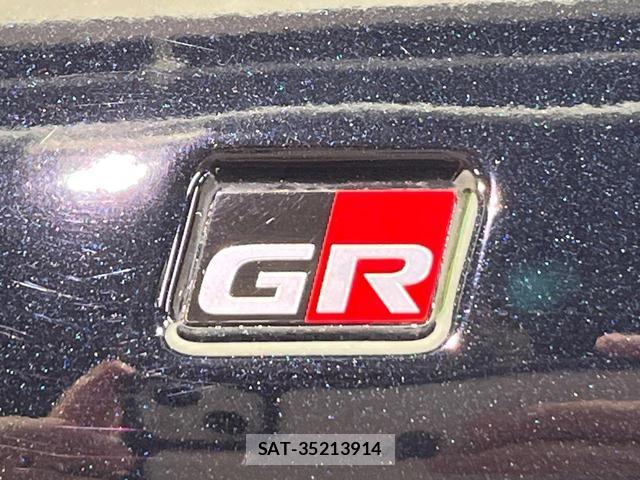Toyota VOXY 2024-04 8866492-2