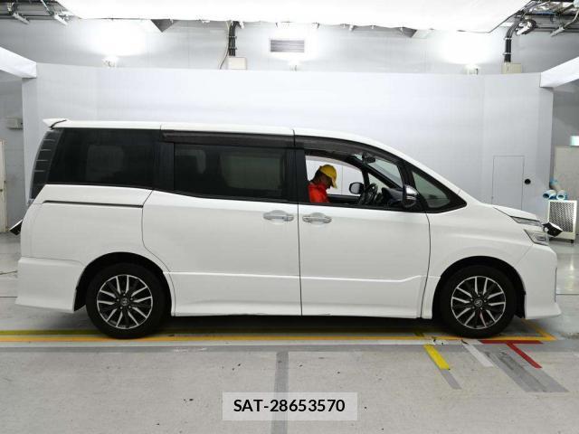 Toyota VOXY 2015-03 8866668-7