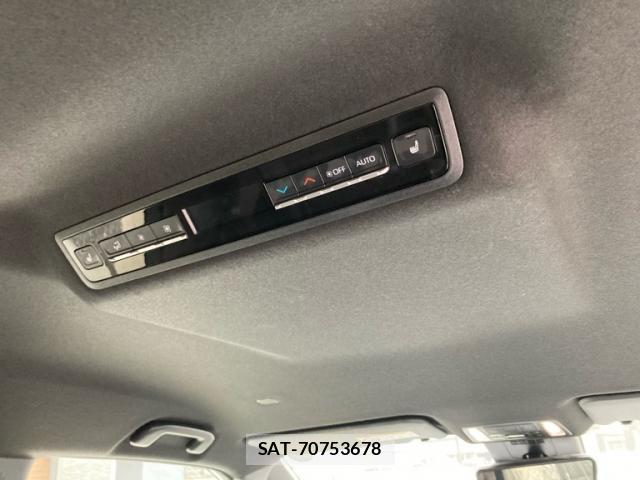 Toyota VOXY 2023-05 8866804-10