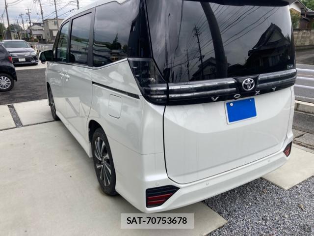 Toyota VOXY 2023-05 8866804-12