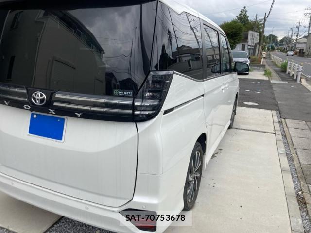 Toyota VOXY 2023-05 8866804-13