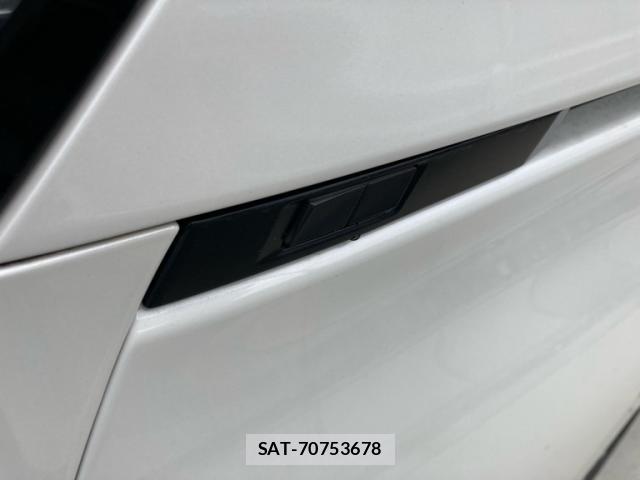 Toyota VOXY 2023-05 8866804-14