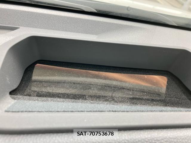 Toyota VOXY 2023-05 8866804-16