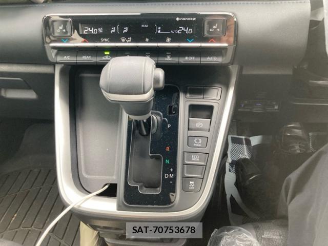Toyota VOXY 2023-05 8866804-19