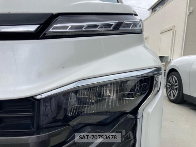 Toyota VOXY 2023-05 8866804-3